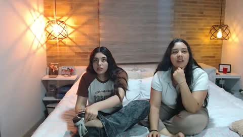 Scarlett and Jazmin online show from November 14, 9:41 am