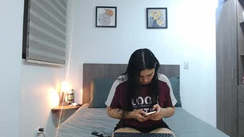 Snapshot of scarlett_evance chatting on April 3, 10:35 am Scarlett and Jazmin online show from April 3, 10:35 am