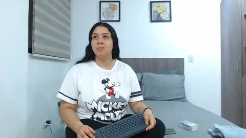 Snapshot of scarlett_evance chatting on April 14, 7:36 am Scarlett and Jazmin online show from April 14, 7:36 am