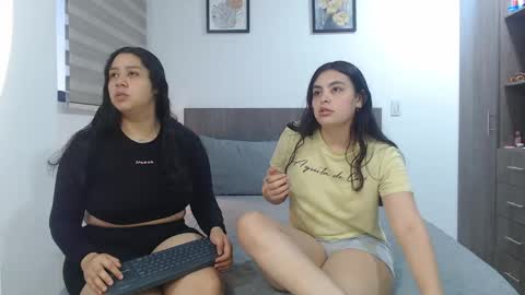 Snapshot of scarlett_evance chatting on April 27, 10:57 am Scarlett and Jazmin online show from April 27, 10:57 am
