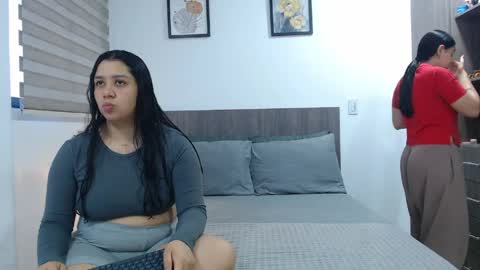 Snapshot of scarlett_evance chatting on May 28, 11:07 am Scarlett and Jazmin online show from May 28, 11:07 am