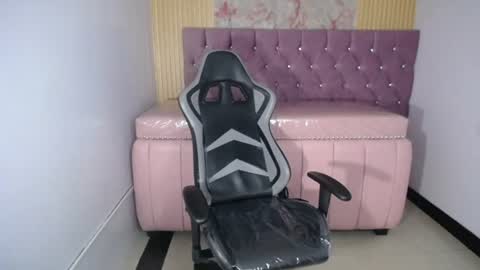 scarlett_jhonson_ch online show from July 24, 8:23 am