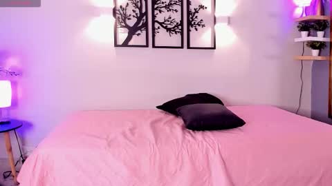 Scarlett Johs online show from November 6, 1:56 pm