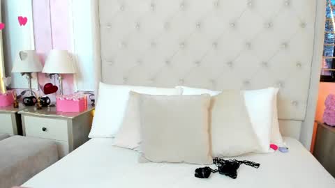 Snapshot of scarlett_leblanc_ chatting on July 21, 11:45 am scarlett_leblanc_ online show from July 21, 11:45 am