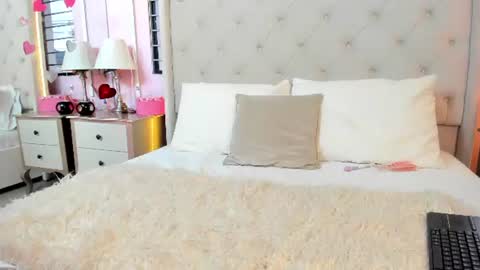 Snapshot of scarlett_leblanc_ chatting on July 31, 1:43 pm scarlett_leblanc_ online show from July 31, 1:43 pm