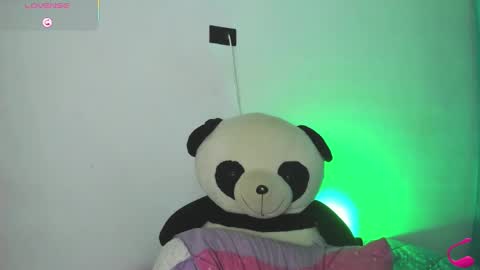 Snapshot of scarlett_lewis2 chatting on February 24, 7:22 am SweetScarlett online show from February 24, 7:22 am