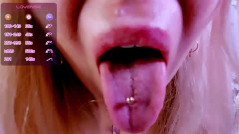 Snapshot of scarlett_mai chatting on April 17, 9:12 am Scarlett online show from April 17, 9:12 am