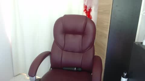 Snapshot of scarlett_mill chatting on June 1, 4:41 pm scarlett_mill online show from June 1, 4:41 pm