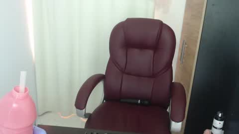 Snapshot of scarlett_mill chatting on June 13, 6:39 pm scarlett_mill online show from June 13, 6:39 pm