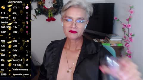 Snapshot of scarlett_paris chatting on January 4, 3:07 am Scarlett online show from January 4, 3:07 am