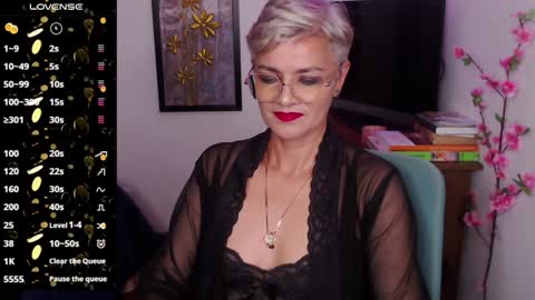 Snapshot of scarlett_paris chatting on January 6, 10:58 pm Scarlett online show from January 6, 10:58 pm
