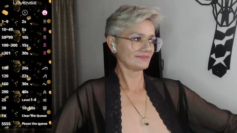 Snapshot of scarlett_paris chatting on January 18, 2:36 am Scarlett online show from January 18, 2:36 am