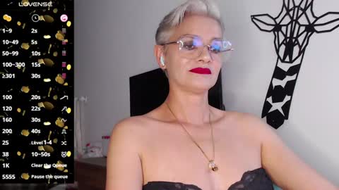 Snapshot of scarlett_paris chatting on February 6, 10:43 pm Scarlett online show from February 6, 10:43 pm