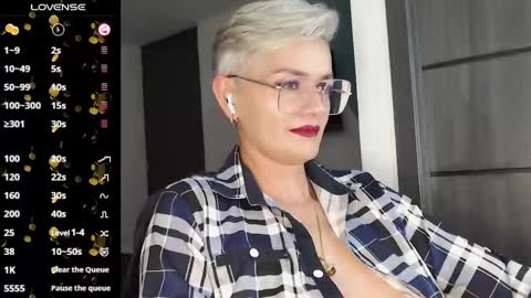 Snapshot of scarlett_paris chatting on February 22, 2:28 am Scarlett online show from February 22, 2:28 am