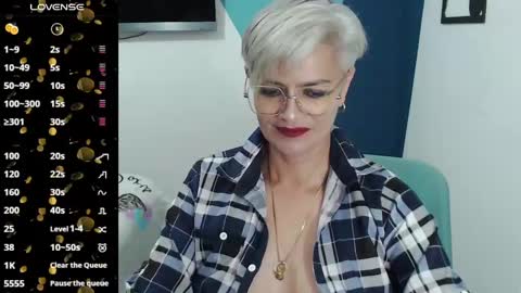 Snapshot of scarlett_paris chatting on March 11, 12:00 am Scarlett online show from March 11, 12:00 am