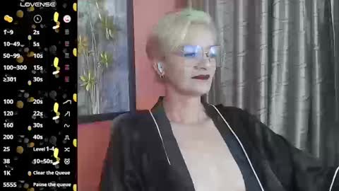 Snapshot of scarlett_paris chatting on September 13, 12:10 am Scarlett online show from September 13, 12:10 am
