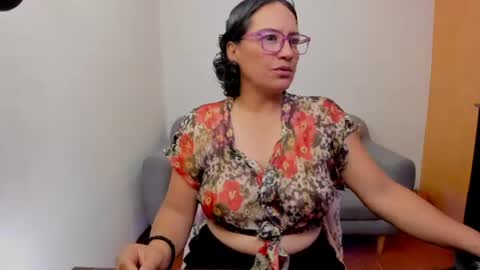 Snapshot of scarlett_sax chatting on June 11, 11:47 pm Scarlett sax online show from June 11, 11:47 pm