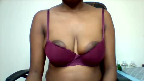 Snapshot of scarlett_shwanty chatting on June 2, 3:52 am Scarlett online show from June 2, 3:52 am