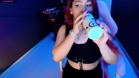 Snapshot of scarlett_velvet_ chatting on February 20, 11:27 pm scarlett velvet online show from February 20, 11:27 pm