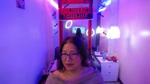 Snapshot of scarlett_widow chatting on October 20, 2:45 am scarlett_widow online show from October 20, 2:45 am