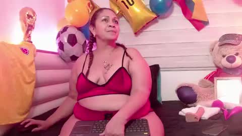 scarlettbooty online show from June 14, 11:45 am