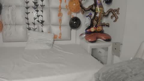 scarlette_js online show from October 27, 3:32 am