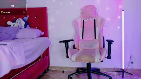 Snapshot of scarlettqueen56 chatting on November 19, 5:29 am chloe online show from November 19, 5:29 am