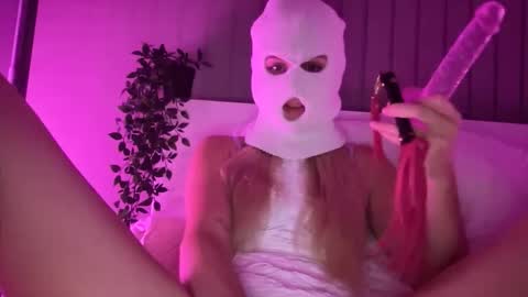 Snapshot of scarlettstells chatting on December 5, 11:30 am Scarlett stells online show from December 5, 11:30 am