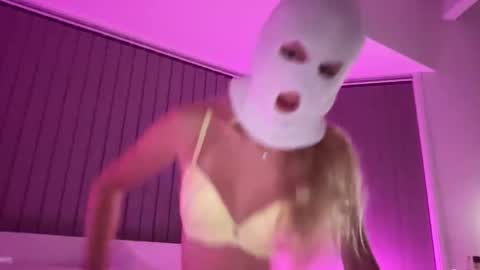 Snapshot of scarlettstells chatting on December 16, 9:47 am Scarlett stells online show from December 16, 9:47 am