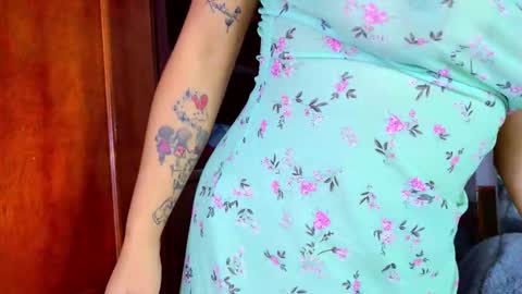 Snapshot of scarlleth_1 chatting on November 5, 12:16 pm scarllet online show from November 5, 12:16 pm