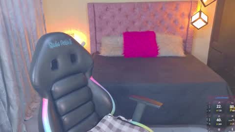 Snapshot of scarllett_bdsm chatting on November 16, 10:26 pm Scarllett online show from November 16, 10:26 pm