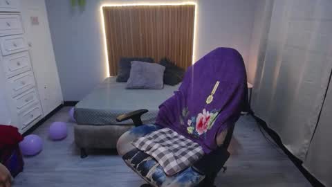 Snapshot of scarllett_bdsm chatting on November 29, 5:21 am Scarllett online show from November 29, 5:21 am