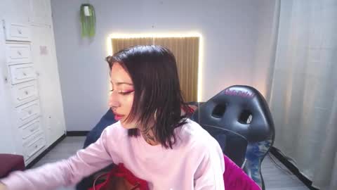 Snapshot of scarllett_bdsm chatting on December 5, 6:11 am Scarllett online show from December 5, 6:11 am