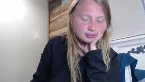 Snapshot of scartit chatting on March 23, 12:03 am ScarTit Bernhard online show from March 23, 12:03 am