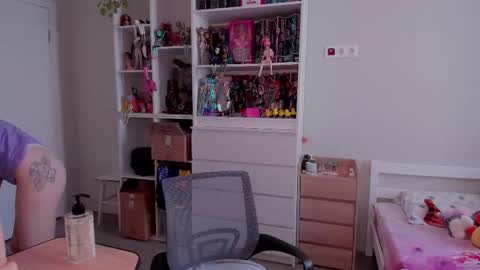 Snapshot of school_love chatting on November 15, 7:27 am Rina online show from November 15, 7:27 am