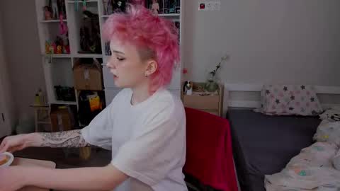 Snapshot of school_love chatting on December 14, 7:14 am Rina online show from December 14, 7:14 am