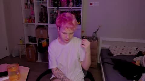 Snapshot of school_love chatting on December 15, 7:12 am Rina online show from December 15, 7:12 am