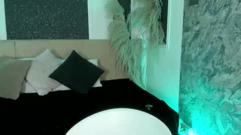 Scolw  online show from February 10, 12:20 pm