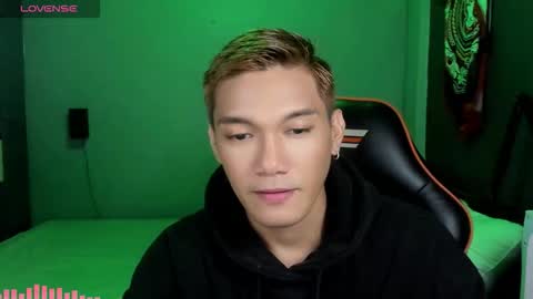 Snapshot of scorphoenix chatting on November 13, 10:41 pm Not Angelo online show from November 13, 10:41 pm