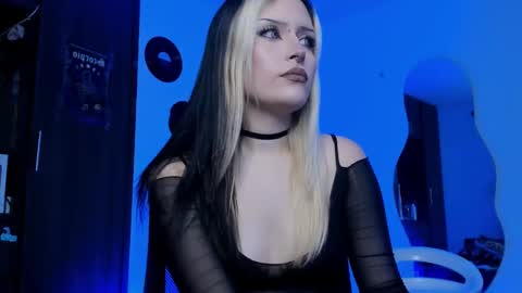 Snapshot of scorpiogoddesss chatting on March 19, 8:02 pm Goddess online show from March 19, 8:02 pm