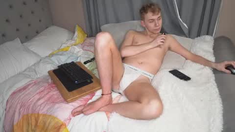 Snapshot of scottish_twink01 chatting on April 12, 7:19 pm danny online show from April 12, 7:19 pm
