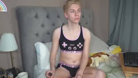 Snapshot of scottish_twink01 chatting on April 16, 9:15 pm danny online show from April 16, 9:15 pm