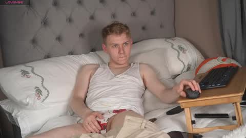 Snapshot of scottish_twink01 chatting on June 5, 10:59 pm danny online show from June 5, 10:59 pm