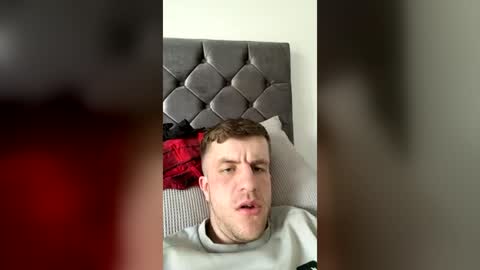 Snapshot of scottishguy220110 chatting on June 15, 7:16 pm scottishguy220110 online show from June 15, 7:16 pm