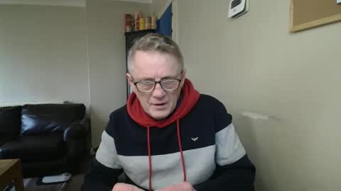 Snapshot of scottsman214 chatting on February 14, 3:09 pm James online show from February 14, 3:09 pm