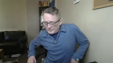 Snapshot of scottsman214 chatting on February 15, 11:41 am James online show from February 15, 11:41 am
