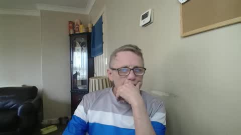 Snapshot of scottsman214 chatting on February 28, 11:44 am James online show from February 28, 11:44 am