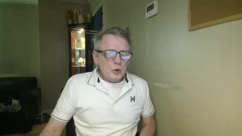 Snapshot of scottsman214 chatting on April 5, 7:33 pm James online show from April 5, 7:33 pm