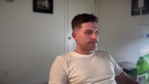 Snapshot of scottybeam chatting on January 15, 2:49 am Scotty online show from January 15, 2:49 am