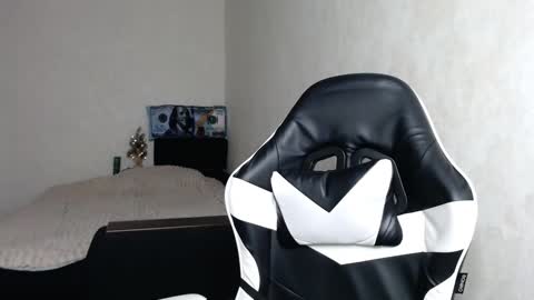 Snapshot of scratc_h chatting on January 12, 1:00 am scratc_h online show from January 12, 1:00 am